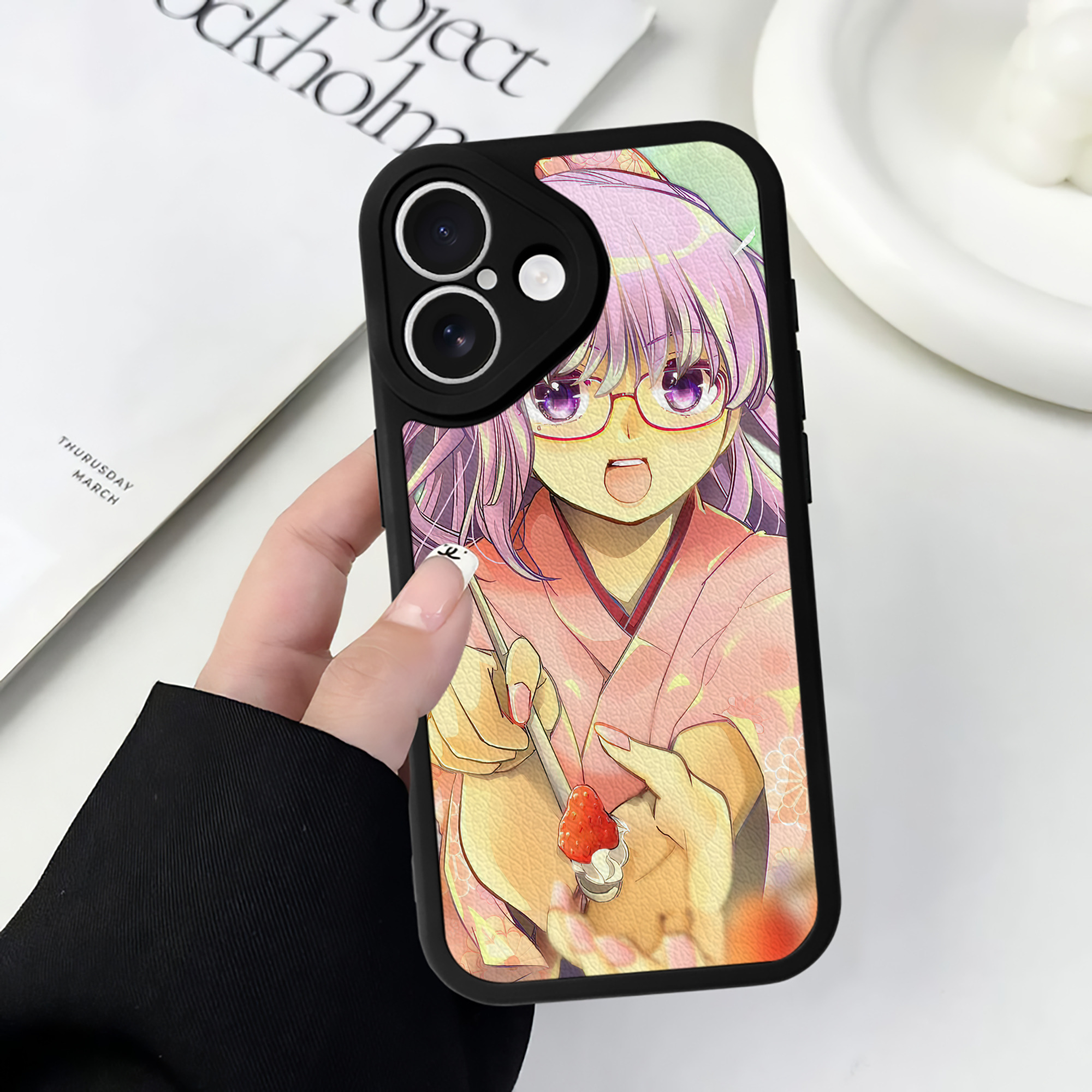 （画像用） ぎんたま 坂田銀時（さかたぎんとき） 神楽 志村新八（しむら しんぱち） GINTAMA Sakata Gintoki Kagura Shimura Shinpachi 【iPhone 16シリーズ対応】シリコンスマホケース（レザー調） 材質：シリコン